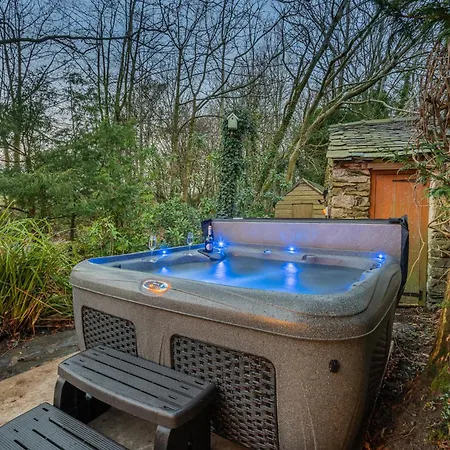 Bluebell Wood - With Hot Tub * Cartmel
