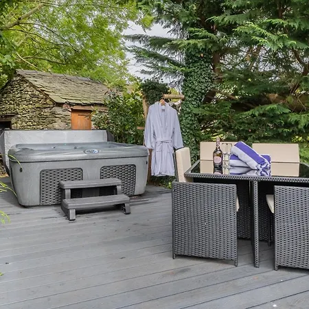 Bluebell Wood - With Hot Tub Cartmel
