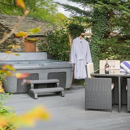 Bluebell Wood - With Hot Tub *